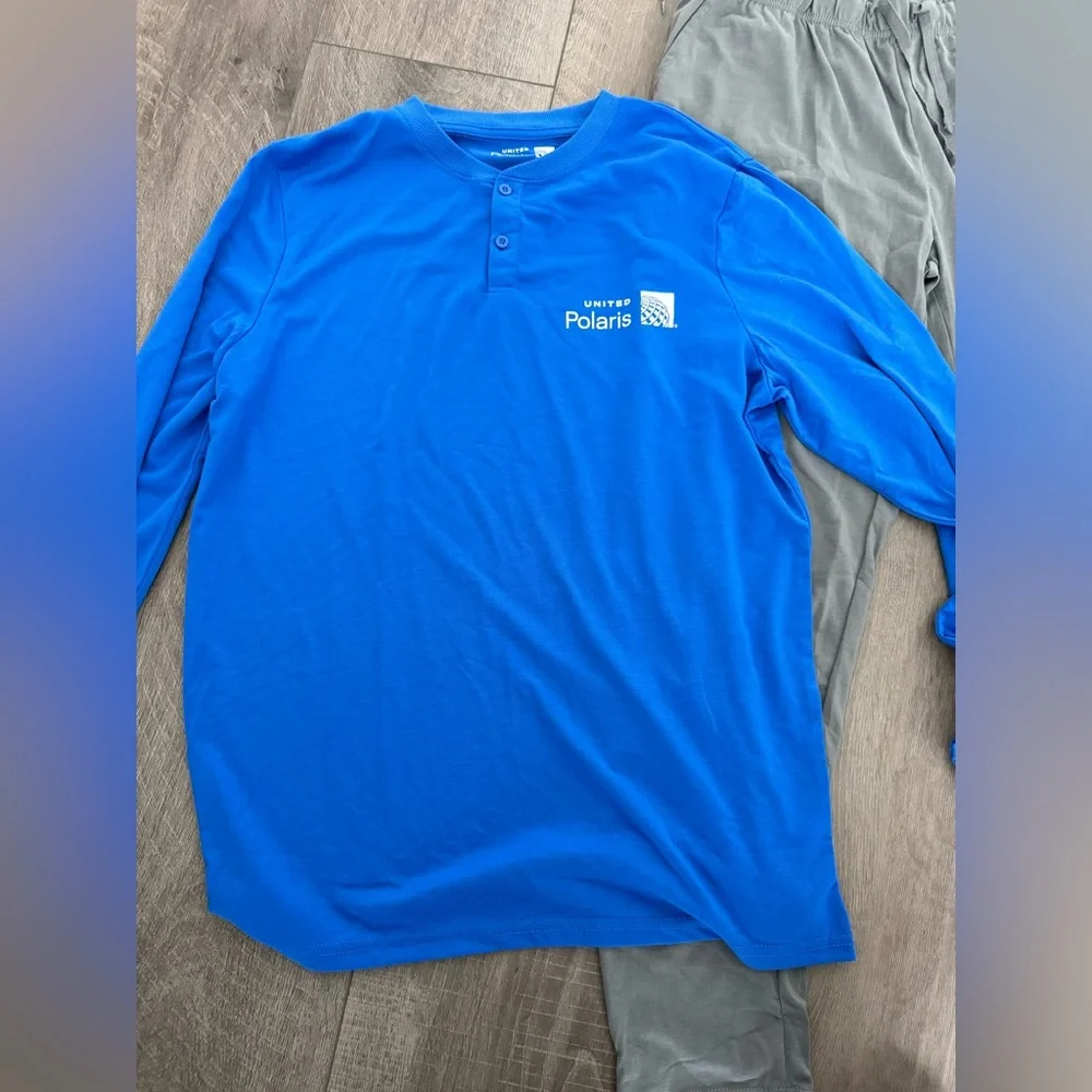 NWT United Polaris Pajamas + 2 pairs of slippers